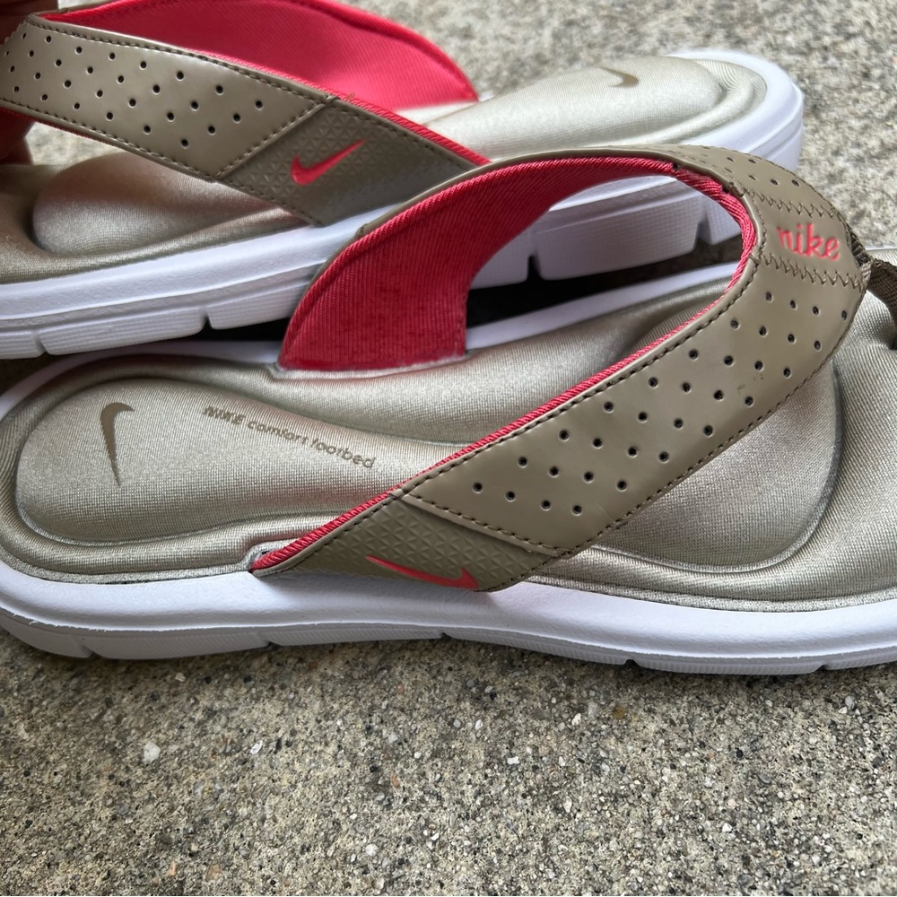 WMNS NIKE COMFORT THONG LIGHT PINK MAGENTA MEDIUM TAN GREY WHITES CORAL FOOTBED - Picture 9 of 14